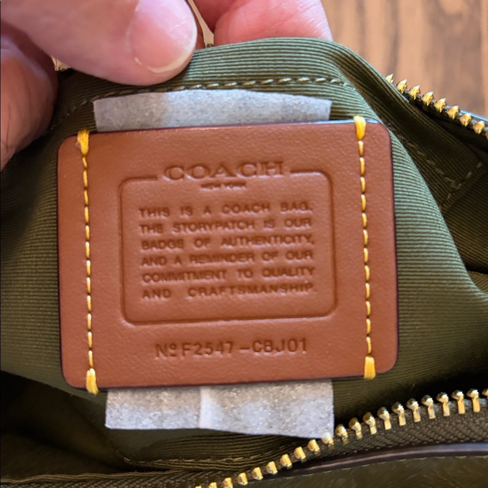 NWT Coach Ashton Bag in Olive Green Shiny Crinkle Leather - Picture 10 of 10
